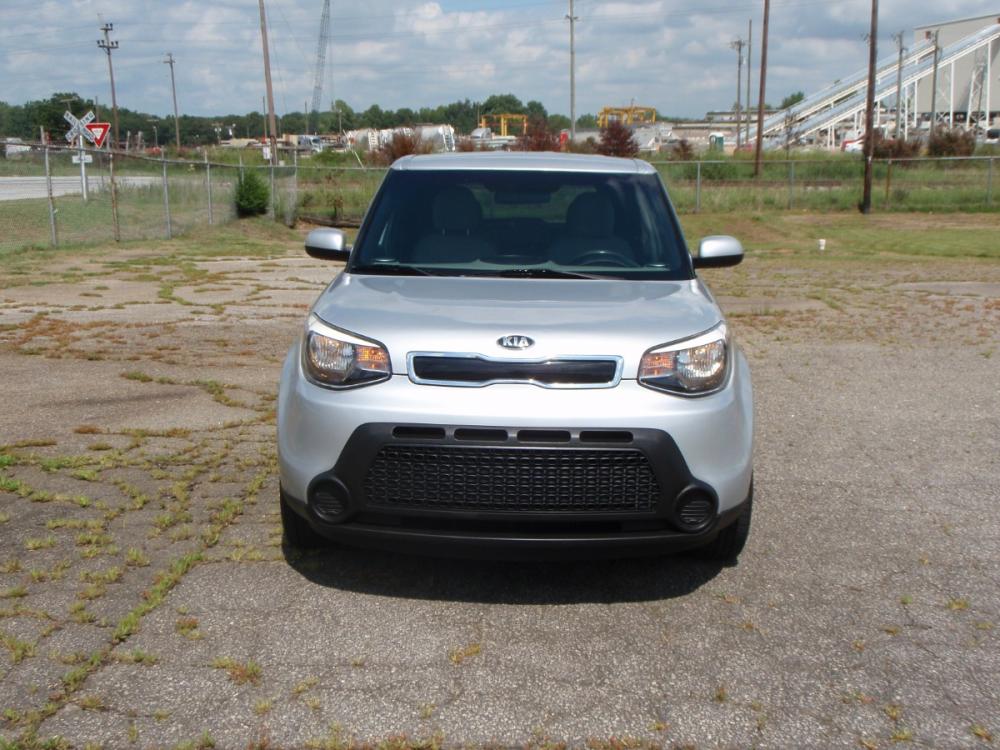 2015 SILVER /BLACK Kia Soul + (KNDJP3A5XF7) with an 2.0L L4 DOHC 16V engine, 6-Speed Automatic transmission, located at 2812 White Horse Road, Greenville, SC, 29611, (864) 269-1711, 34.808655, -82.434776 - Photo #2