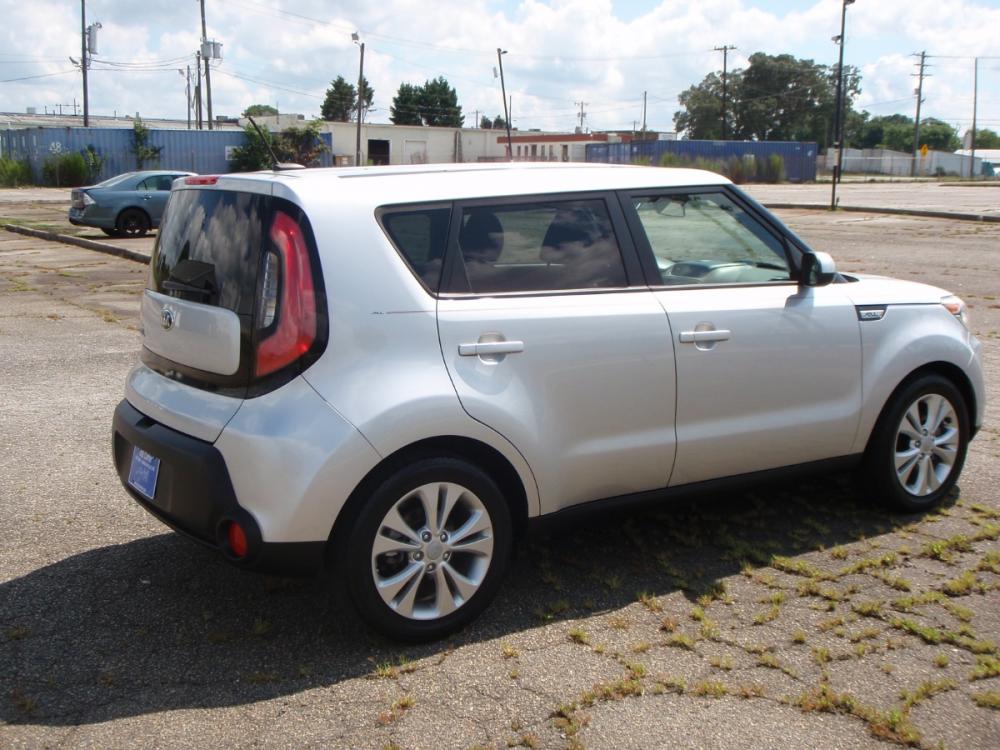 2015 SILVER /BLACK Kia Soul + (KNDJP3A5XF7) with an 2.0L L4 DOHC 16V engine, 6-Speed Automatic transmission, located at 2812 White Horse Road, Greenville, SC, 29611, (864) 269-1711, 34.808655, -82.434776 - Photo #3