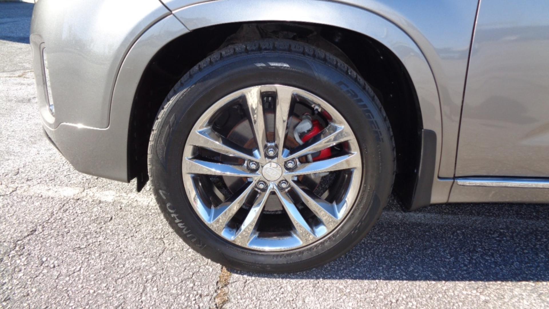2015 /BLACK Kia Sorento SX V6 AWD (5XYKWDA73FG) with an 3.3L V6 DOHC 24V engine, 6-Speed Automatic transmission, located at 2812 White Horse Road, Greenville, SC, 29611, (864) 269-1711, 34.808655, -82.434776 - 3.3 LITER V6 ENGINE,ALL WHEEL DRIVE,19 INCH ALLOY WHEELS,ANTI LOCK BRAKES,ANTI THEFT SYSTEM,TILT/REACH STEERING,2 ZONE A/C CLIMATE CONTROL,DUAL AIRBAGS,FRONT/REAR SIDE AIRBAGS,BODT COLOR BUMPERS AND MIRRORS,CHROME DOOR HANDLES,CRUISE CONROL,FOG LIGHTS,AUTOMATIC HEADLIGHTS,USB/AUX OUTLETS,LIT VANITY - Photo#9