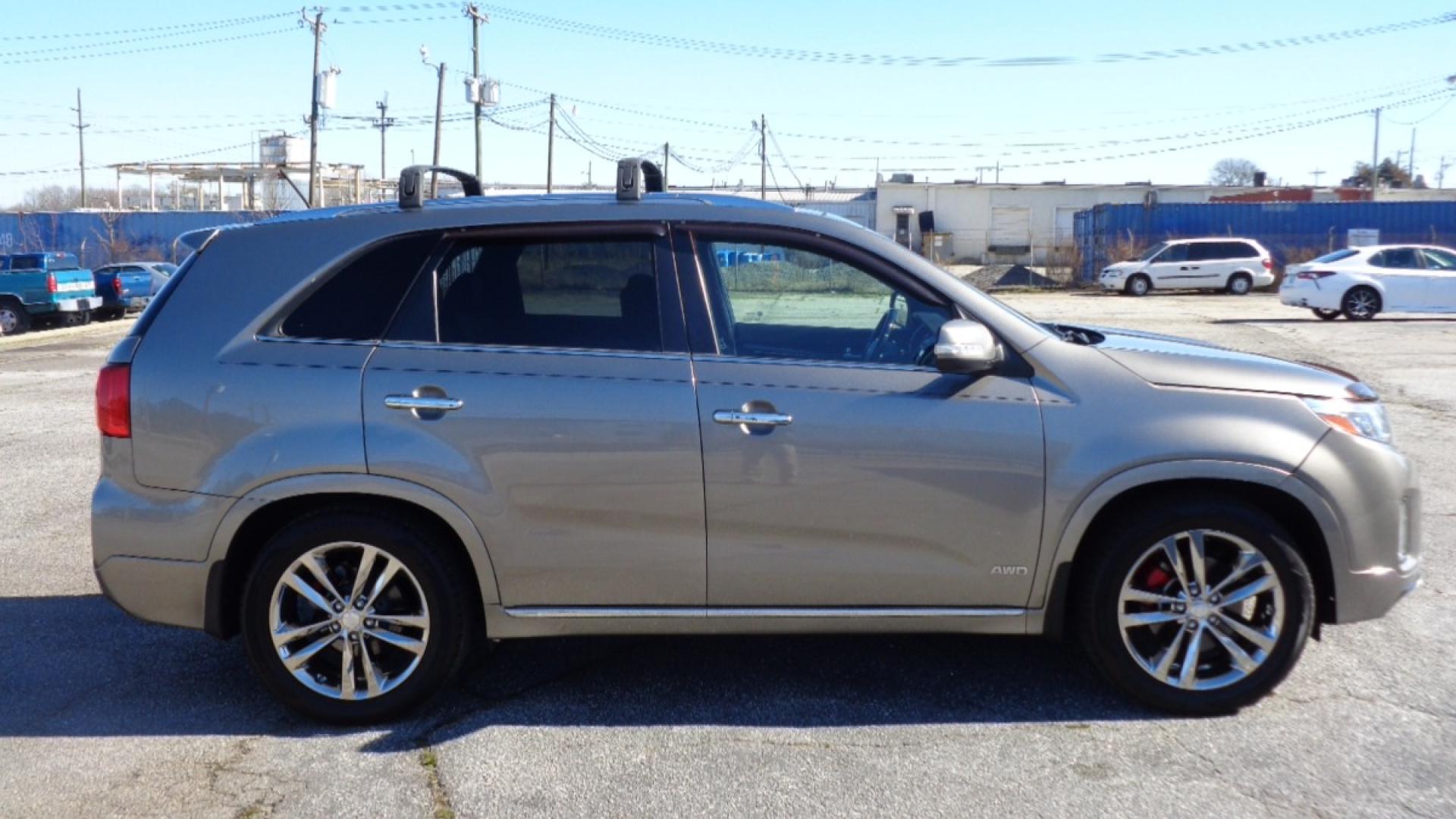 2015 /BLACK Kia Sorento SX V6 AWD (5XYKWDA73FG) with an 3.3L V6 DOHC 24V engine, 6-Speed Automatic transmission, located at 2812 White Horse Road, Greenville, SC, 29611, (864) 269-1711, 34.808655, -82.434776 - 3.3 LITER V6 ENGINE,ALL WHEEL DRIVE,19 INCH ALLOY WHEELS,ANTI LOCK BRAKES,ANTI THEFT SYSTEM,TILT/REACH STEERING,2 ZONE A/C CLIMATE CONTROL,DUAL AIRBAGS,FRONT/REAR SIDE AIRBAGS,BODT COLOR BUMPERS AND MIRRORS,CHROME DOOR HANDLES,CRUISE CONROL,FOG LIGHTS,AUTOMATIC HEADLIGHTS,USB/AUX OUTLETS,LIT VANITY - Photo#2