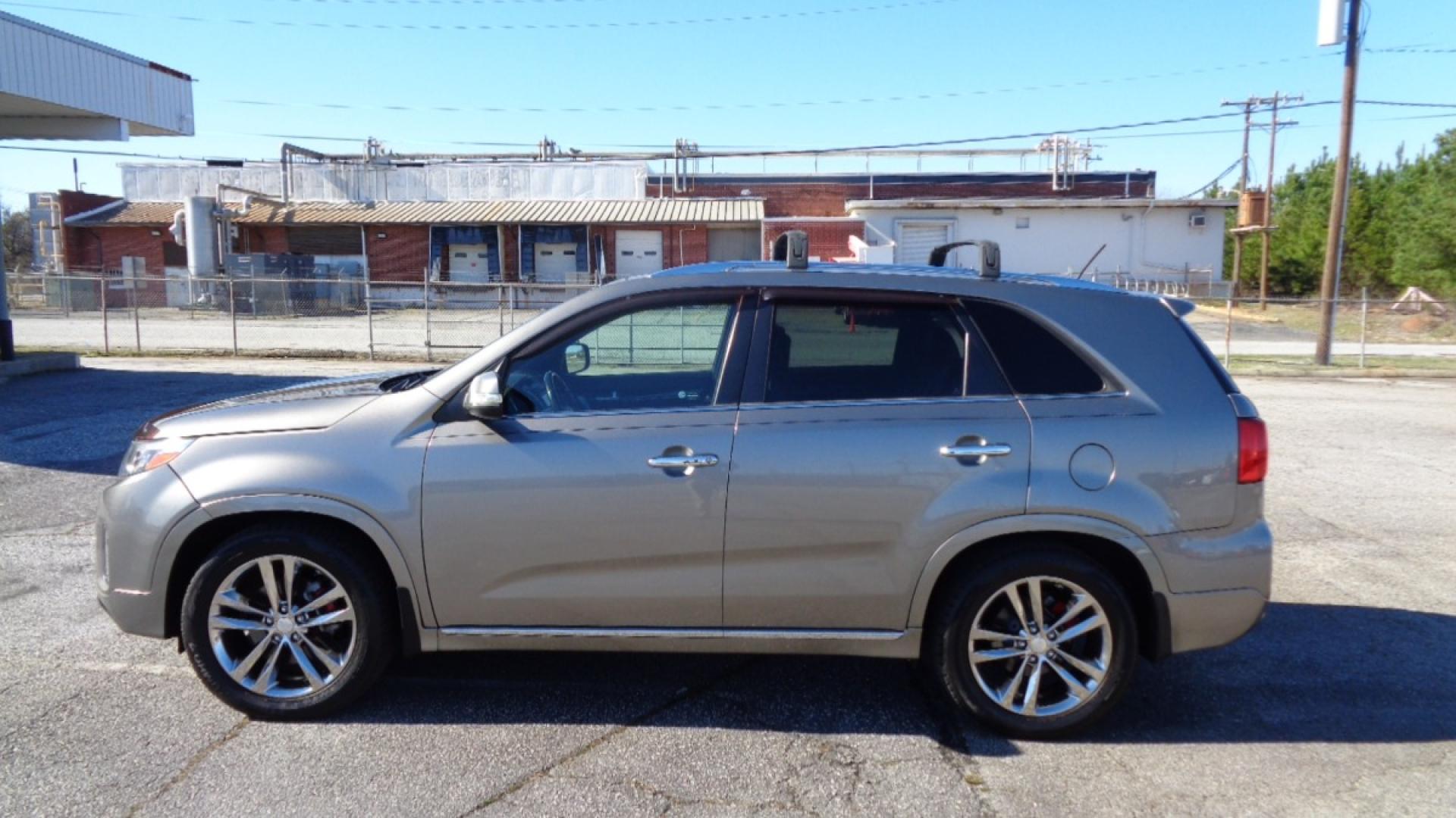 2015 /BLACK Kia Sorento SX V6 AWD (5XYKWDA73FG) with an 3.3L V6 DOHC 24V engine, 6-Speed Automatic transmission, located at 2812 White Horse Road, Greenville, SC, 29611, (864) 269-1711, 34.808655, -82.434776 - 3.3 LITER V6 ENGINE,ALL WHEEL DRIVE,19 INCH ALLOY WHEELS,ANTI LOCK BRAKES,ANTI THEFT SYSTEM,TILT/REACH STEERING,2 ZONE A/C CLIMATE CONTROL,DUAL AIRBAGS,FRONT/REAR SIDE AIRBAGS,BODT COLOR BUMPERS AND MIRRORS,CHROME DOOR HANDLES,CRUISE CONROL,FOG LIGHTS,AUTOMATIC HEADLIGHTS,USB/AUX OUTLETS,LIT VANITY - Photo#5