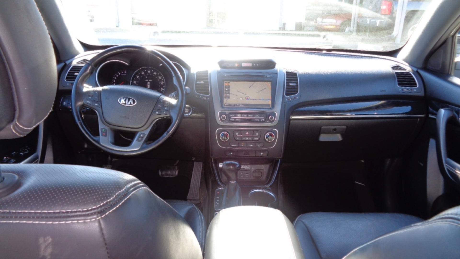 2015 /BLACK Kia Sorento SX V6 AWD (5XYKWDA73FG) with an 3.3L V6 DOHC 24V engine, 6-Speed Automatic transmission, located at 2812 White Horse Road, Greenville, SC, 29611, (864) 269-1711, 34.808655, -82.434776 - 3.3 LITER V6 ENGINE,ALL WHEEL DRIVE,19 INCH ALLOY WHEELS,ANTI LOCK BRAKES,ANTI THEFT SYSTEM,TILT/REACH STEERING,2 ZONE A/C CLIMATE CONTROL,DUAL AIRBAGS,FRONT/REAR SIDE AIRBAGS,BODT COLOR BUMPERS AND MIRRORS,CHROME DOOR HANDLES,CRUISE CONROL,FOG LIGHTS,AUTOMATIC HEADLIGHTS,USB/AUX OUTLETS,LIT VANITY - Photo#8
