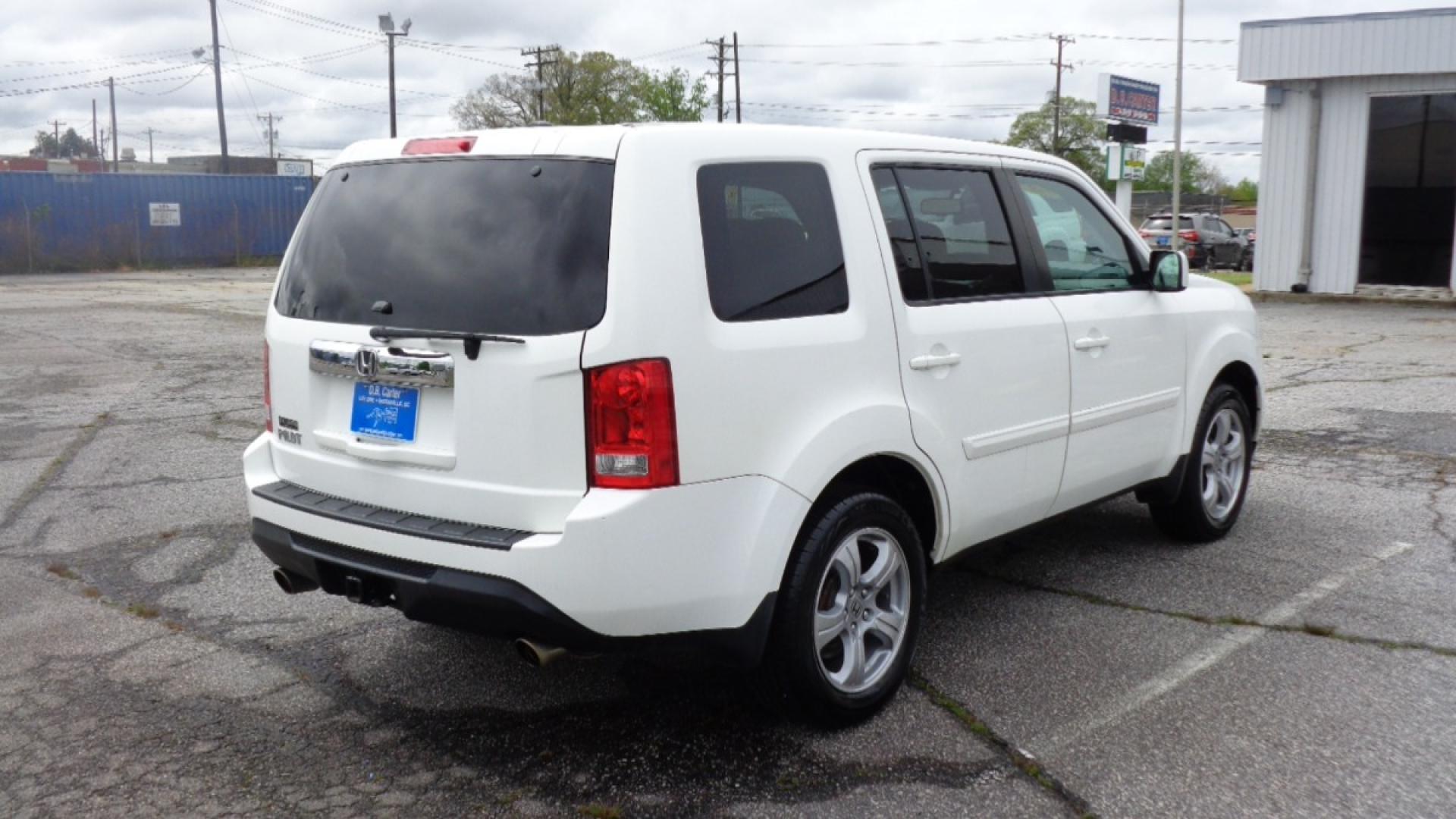 2013 WHITE /GRAY Honda Pilot EX-L 2WD 5-Spd AT (5FNYF3H53DB) with an 3.5L V6 SOHC 24V engine, 5-Speed Automatic transmission, located at 2812 White Horse Road, Greenville, SC, 29611, (864) 269-1711, 34.808655, -82.434776 - 3.5L V6 ENGINE,ALLOY WHEELS,ANTI LOCK BRAKES,ANTI THEFT SYSTEM,TILT/REACH STEERING,A/C, 2 ZONE A/C CLIMATE CONTROL,DUAL A/C,DUAL AIRBAGS,FRONT/REAR SIDE AIRBAGS,BODY COLOR BUMPERS,MIRRORS,AND DOOR HANDLES,CRUISE CONTROL,AUTOMATIC HEADLIGHTS,FOG LIGHTS,USB/AUX OUTLET,LIT VANITY MIRRORS,TRACTION CONTR - Photo#3