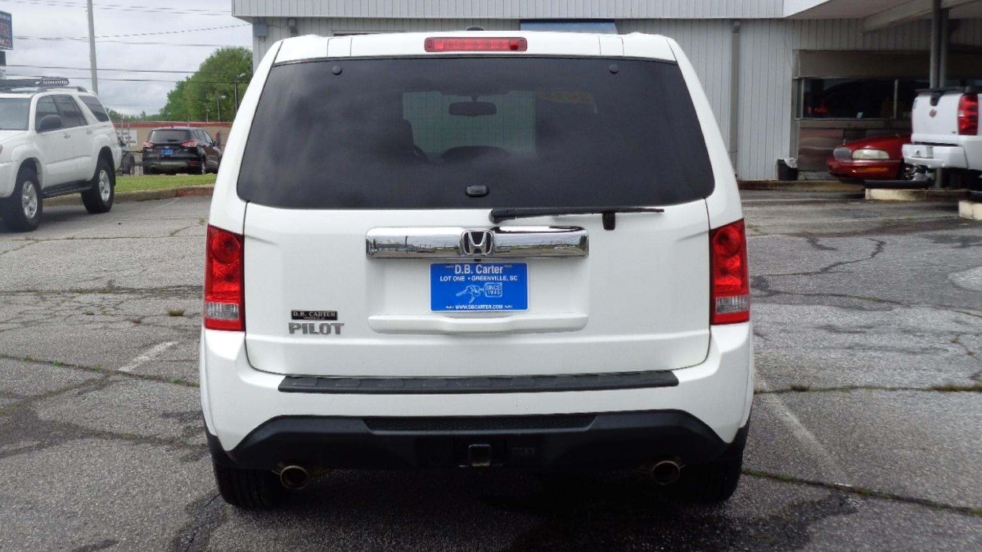 2013 WHITE /GRAY Honda Pilot EX-L 2WD 5-Spd AT (5FNYF3H53DB) with an 3.5L V6 SOHC 24V engine, 5-Speed Automatic transmission, located at 2812 White Horse Road, Greenville, SC, 29611, (864) 269-1711, 34.808655, -82.434776 - 3.5L V6 ENGINE,ALLOY WHEELS,ANTI LOCK BRAKES,ANTI THEFT SYSTEM,TILT/REACH STEERING,A/C, 2 ZONE A/C CLIMATE CONTROL,DUAL A/C,DUAL AIRBAGS,FRONT/REAR SIDE AIRBAGS,BODY COLOR BUMPERS,MIRRORS,AND DOOR HANDLES,CRUISE CONTROL,AUTOMATIC HEADLIGHTS,FOG LIGHTS,USB/AUX OUTLET,LIT VANITY MIRRORS,TRACTION CONTR - Photo#4