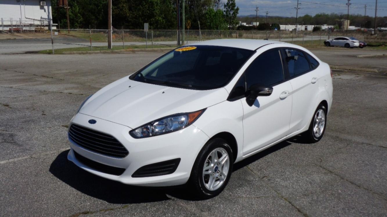 2017 WHITE /TAN Ford Fiesta SE Sedan (3FADP4BJ1HM) with an 1.6L L4 DOHC 16V engine, AUTOMATIC transmission, located at 2812 White Horse Road, Greenville, SC, 29611, (864) 269-1711, 34.808655, -82.434776 - Photo #0