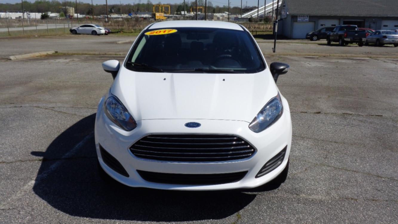 2017 WHITE /TAN Ford Fiesta SE Sedan (3FADP4BJ1HM) with an 1.6L L4 DOHC 16V engine, AUTOMATIC transmission, located at 2812 White Horse Road, Greenville, SC, 29611, (864) 269-1711, 34.808655, -82.434776 - 1.6 LITER 4 CYLINDER ENGINE,15 INCH ALLOY WHEELS,ANTI LOCK BRAKES,ANTI THEFT SYSTEM,TILT/REACH STEERING,A/C,DUAL AIRBAGS,FRONT SIDE AIRBAGS,BODY COLOR BUMPERS,AND DOOR HANDLES,BLACK MIRRORS,CRUISE CONTROL,AUOTMAITC HEADLIGHTS,USB/AUX OUTLET,VANITY MIRRORS,POWER MIRRORS,WINDOWS,AND DOOR LOCKS,REAR DE - Photo #1