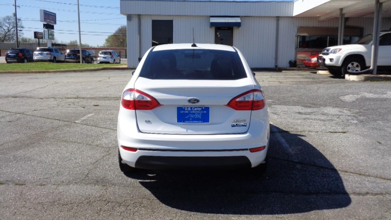 2017 WHITE /TAN Ford Fiesta SE Sedan (3FADP4BJ1HM) with an 1.6L L4 DOHC 16V engine, AUTOMATIC transmission, located at 2812 White Horse Road, Greenville, SC, 29611, (864) 269-1711, 34.808655, -82.434776 - Photo #4