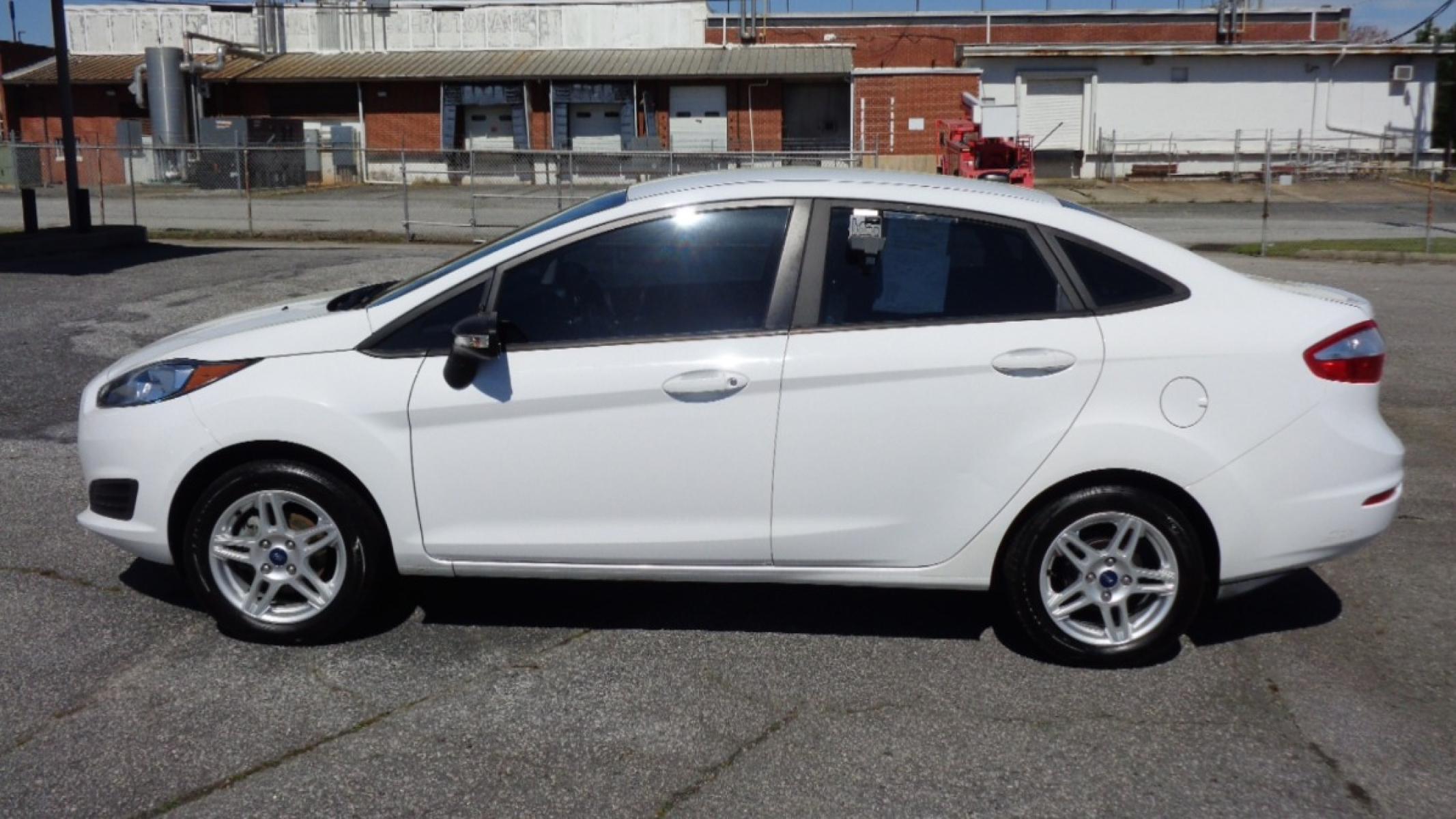 2017 WHITE /TAN Ford Fiesta SE Sedan (3FADP4BJ1HM) with an 1.6L L4 DOHC 16V engine, AUTOMATIC transmission, located at 2812 White Horse Road, Greenville, SC, 29611, (864) 269-1711, 34.808655, -82.434776 - Photo #5
