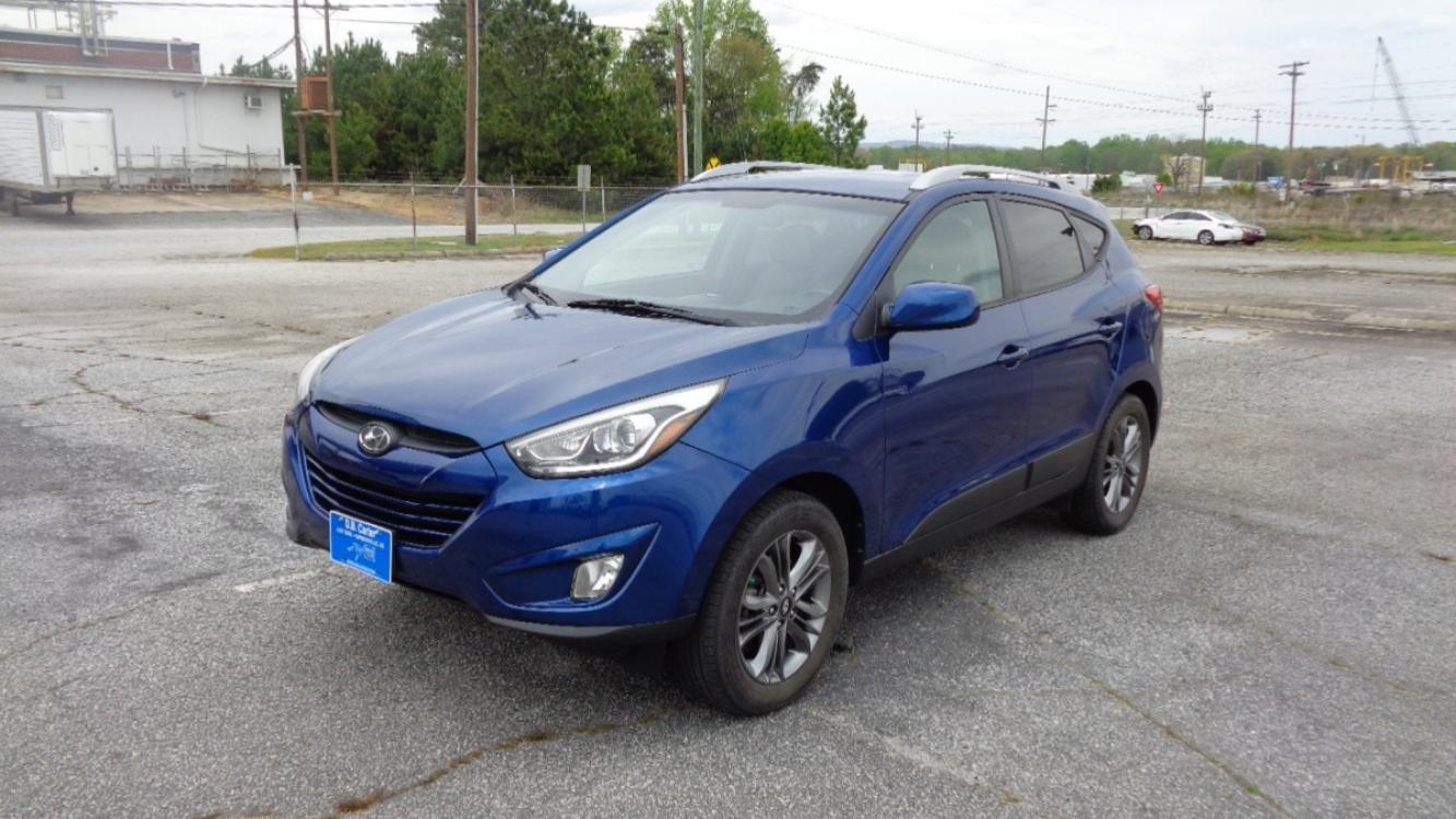 2014 BLUE /TAN Hyundai Tucson GLS 2WD (KM8JU3AG0EU) with an 2.4L L4 DOHC 16V engine, 6-Speed Automatic transmission, located at 2812 White Horse Road, Greenville, SC, 29611, (864) 269-1711, 34.808655, -82.434776 - 3.4 LITER 4 CYLINDER ENGINE,17 INC HALLOY WHEELS,TILT/REECH STEERING.A/C,DUAL AIRBAGS,SIDE AIRBAGS,BODY COLOR BUMPERS,MIRRORS,AND DOOR HANDLES,CRUISE CONTROL,FOG LIGHTS,AUTOMATIC HEADLIGHTS,LEATHER SEATS,HEATED SEATS,USB/AUX OUTLET,LIT VANITY MIRRORS,TRACTION CONTROL,POWER MIRRORS,WINDOWS AND DOOR L - Photo #0