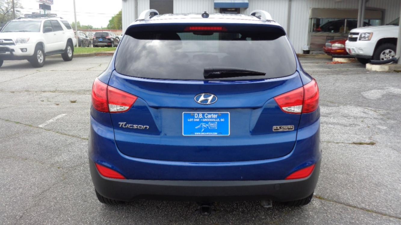 2014 BLUE /TAN Hyundai Tucson GLS 2WD (KM8JU3AG0EU) with an 2.4L L4 DOHC 16V engine, 6-Speed Automatic transmission, located at 2812 White Horse Road, Greenville, SC, 29611, (864) 269-1711, 34.808655, -82.434776 - 3.4 LITER 4 CYLINDER ENGINE,17 INC HALLOY WHEELS,TILT/REECH STEERING.A/C,DUAL AIRBAGS,SIDE AIRBAGS,BODY COLOR BUMPERS,MIRRORS,AND DOOR HANDLES,CRUISE CONTROL,FOG LIGHTS,AUTOMATIC HEADLIGHTS,LEATHER SEATS,HEATED SEATS,USB/AUX OUTLET,LIT VANITY MIRRORS,TRACTION CONTROL,POWER MIRRORS,WINDOWS AND DOOR L - Photo #4