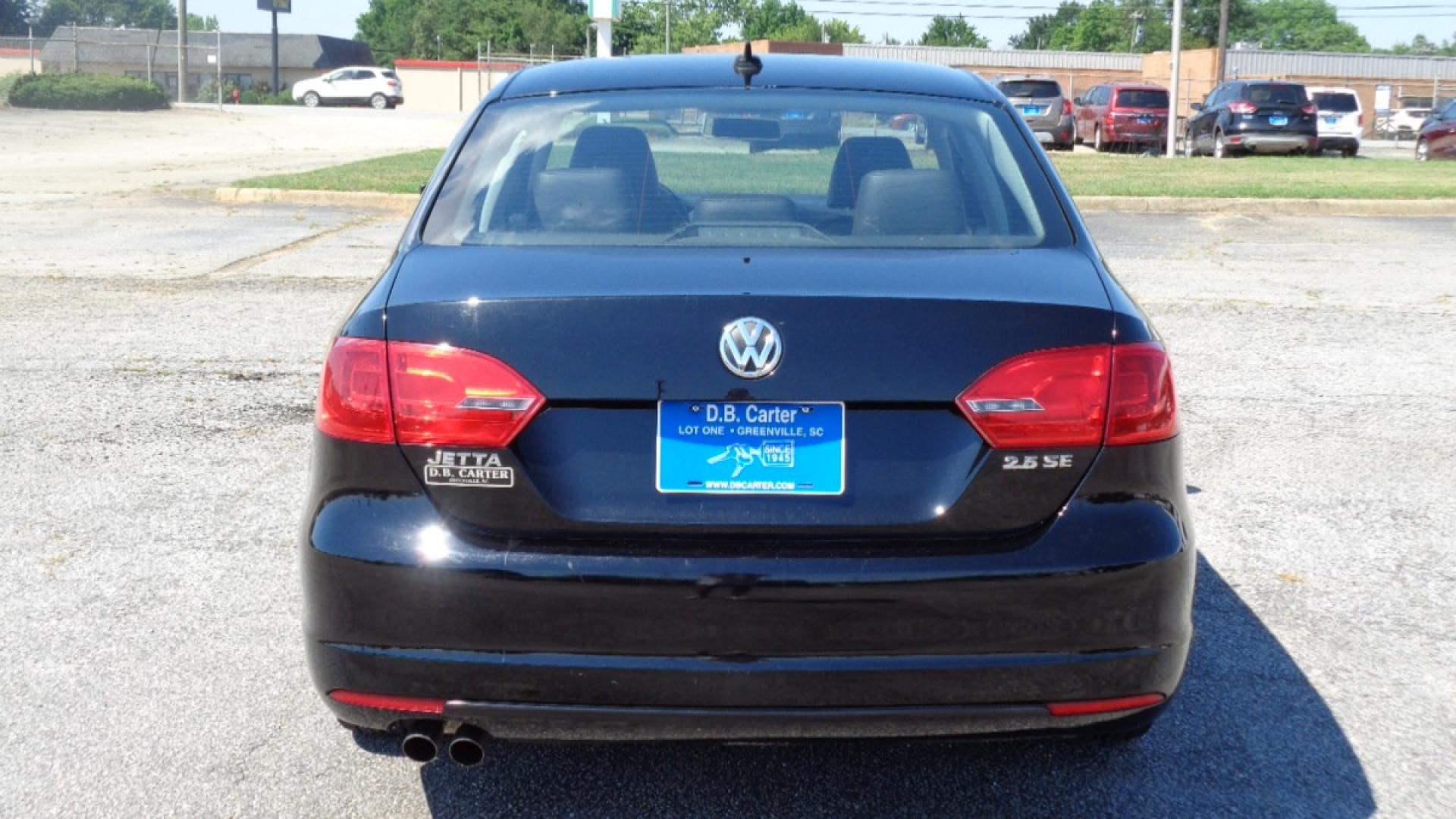 2013 /BLACK Volkswagen Jetta SE (3VWDX7AJ5DM) with an 2.5L L5 DOHC 20V engine, located at 2812 White Horse Road, Greenville, SC, 29611, (864) 269-1711, 34.808655, -82.434776 - 2.5 LITER 5 CYLINDER ENGINE,16 INCH ALLOY WHEELS,ANTI LOCK BRAKES,ANTI THEFT SYSTEM,TILT/REACH STEERING,A/C,DUAL AIRBAGS,FRONT SIDE AIRBAGS,BODY COLOR BUMPERS,MIRRORS,AND DOOR HANDLES,CRUISE CONTROL,AUX OUTLET,LIT VANITY MIRRORS,TRACTION CONTROL,HEATED LEATHER SEATS,POWER MIRRORS,WINDOWS,AND DOOR LO - Photo#4