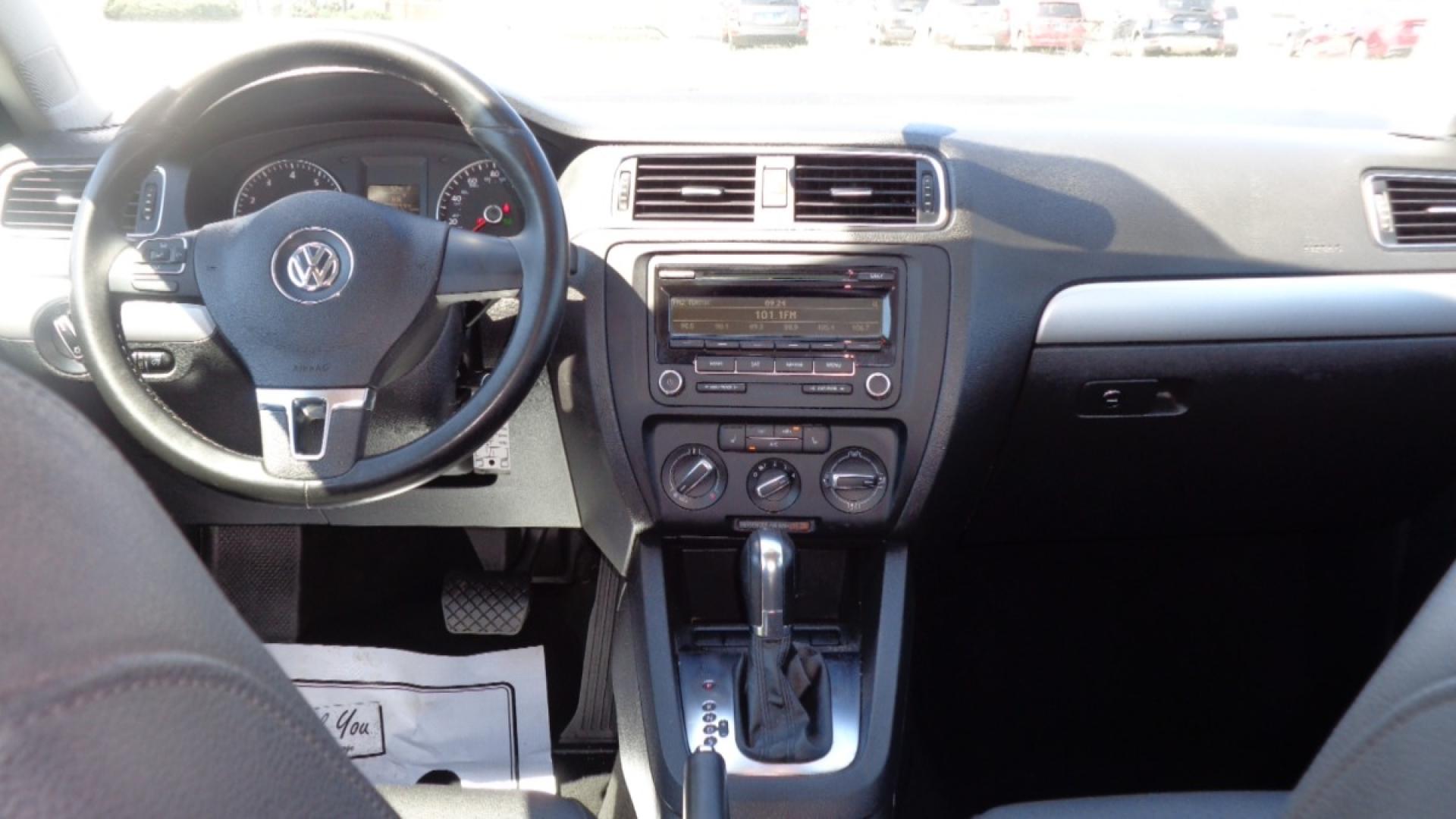 2013 /BLACK Volkswagen Jetta SE (3VWDX7AJ5DM) with an 2.5L L5 DOHC 20V engine, located at 2812 White Horse Road, Greenville, SC, 29611, (864) 269-1711, 34.808655, -82.434776 - 2.5 LITER 5 CYLINDER ENGINE,16 INCH ALLOY WHEELS,ANTI LOCK BRAKES,ANTI THEFT SYSTEM,TILT/REACH STEERING,A/C,DUAL AIRBAGS,FRONT SIDE AIRBAGS,BODY COLOR BUMPERS,MIRRORS,AND DOOR HANDLES,CRUISE CONTROL,AUX OUTLET,LIT VANITY MIRRORS,TRACTION CONTROL,HEATED LEATHER SEATS,POWER MIRRORS,WINDOWS,AND DOOR LO - Photo#6